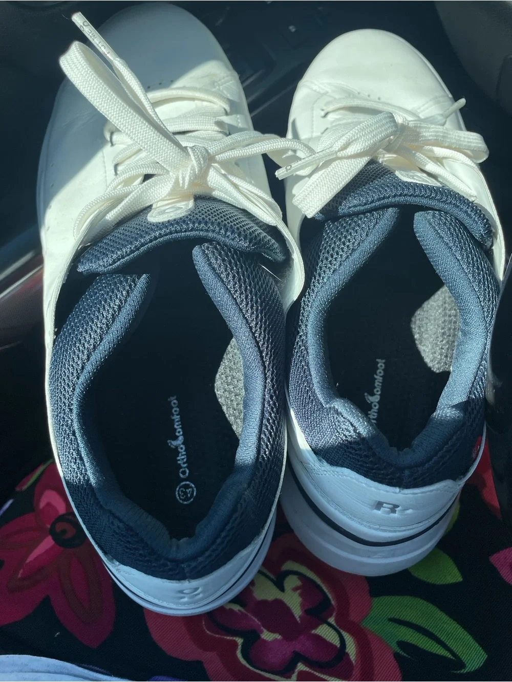 On Running Men’s White and Navy Low-Top Sneakers
